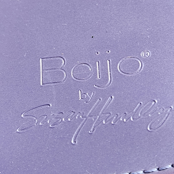 Beijo by Susan Handley Crossbody Bag Purse Purple Patent - Picture 12 of 15
